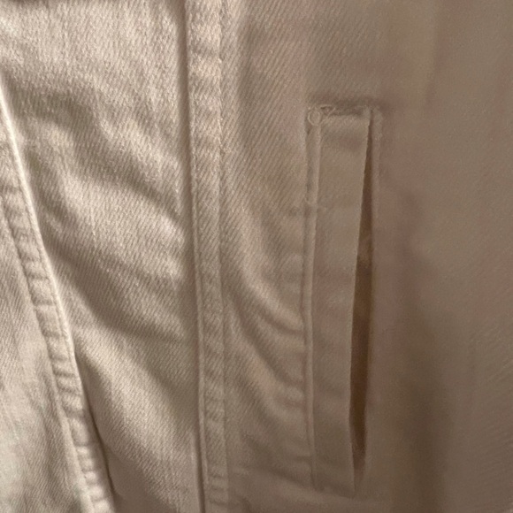 Versatile White Denim Jacket with unique Classic Design - Picture 7 of 9
